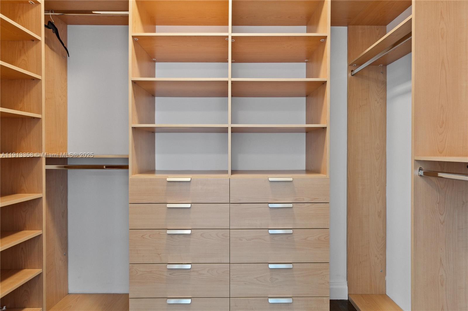 LA PERLA CONDO - Residential Lease