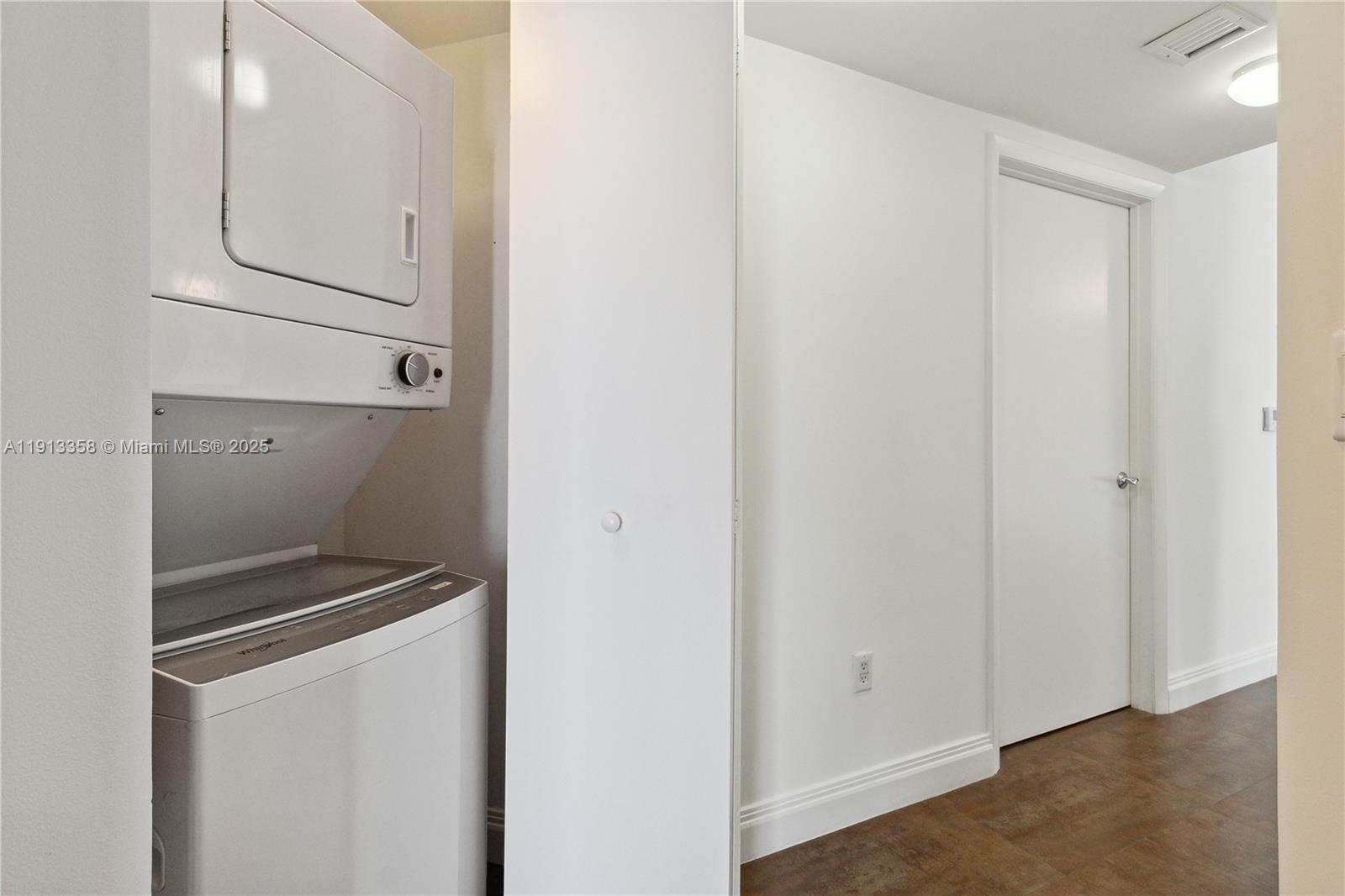 LA PERLA CONDO - Residential Lease