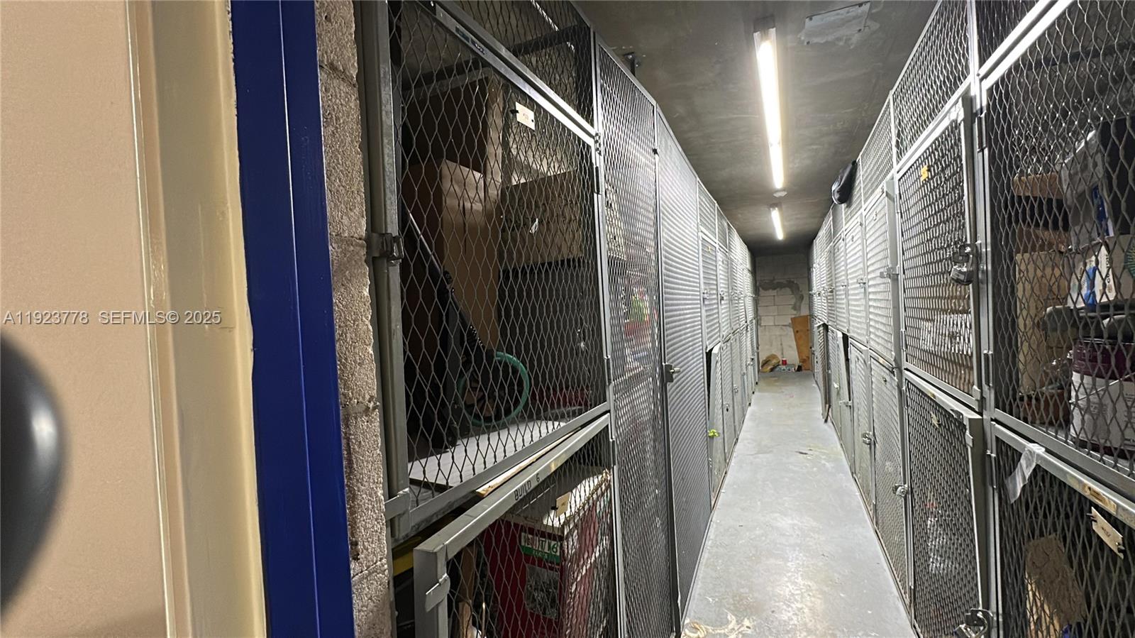 BUILDING SIX OF RACQUET C - Residential Lease