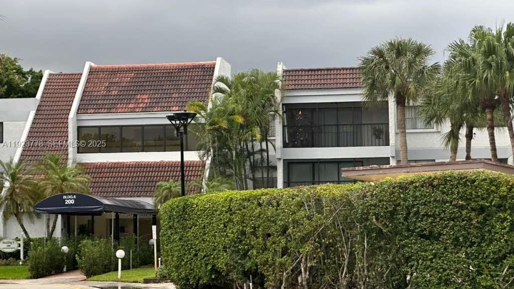 BUILDING SIX OF RACQUET C - Residential Lease