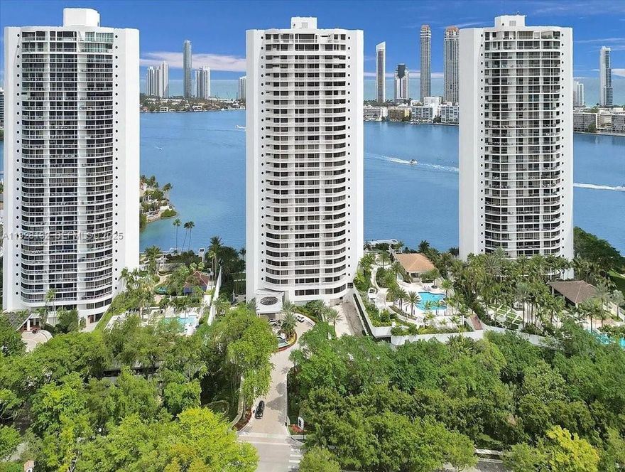 Looking for a true 3BR/3.5BA home in desirable Williams Island with 180-degree intracoastal, ocean & sunset views? New impact windows 2024. Then this 2600sf, double-door entrance condo may be the perfect choice. On the 28th floor, there are only 4 units, so the 02 line here is really a 03 model. An inviting entry foyer leads to an expansive great room with both a formal living room & formal dining room. The large, recently renovated eat-in island kitchen offers access to a deep balcony. Each of the bedrooms has an ensuite bathroom. Located in Williams Island, a premier country club community with a 27000sf spa, fitness classes, inddor pool, tennis & pickleball club, 4 restaurants.