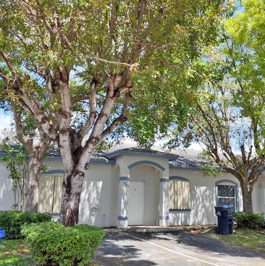 WATERSIDE TOWNHOMES SEC 5 - Residential