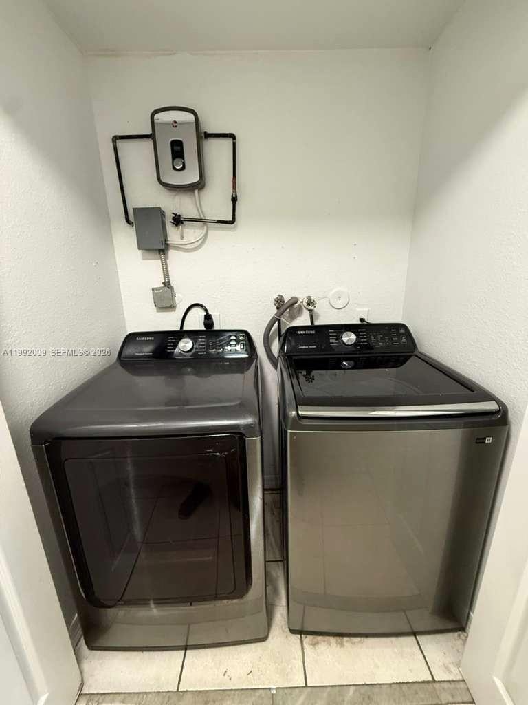 WATERSIDE TOWNHOMES SEC 5 - Residential