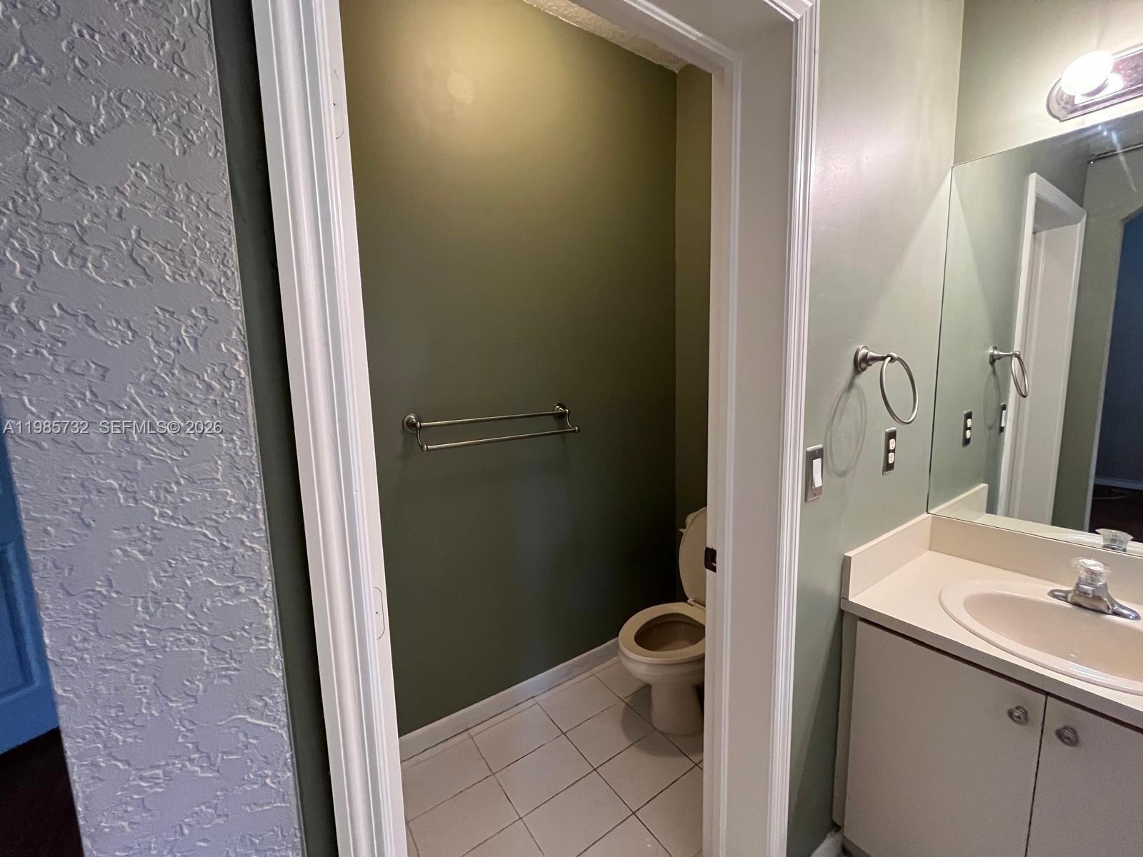 VILLAS AT HARBOR ISLES CO - Residential Lease