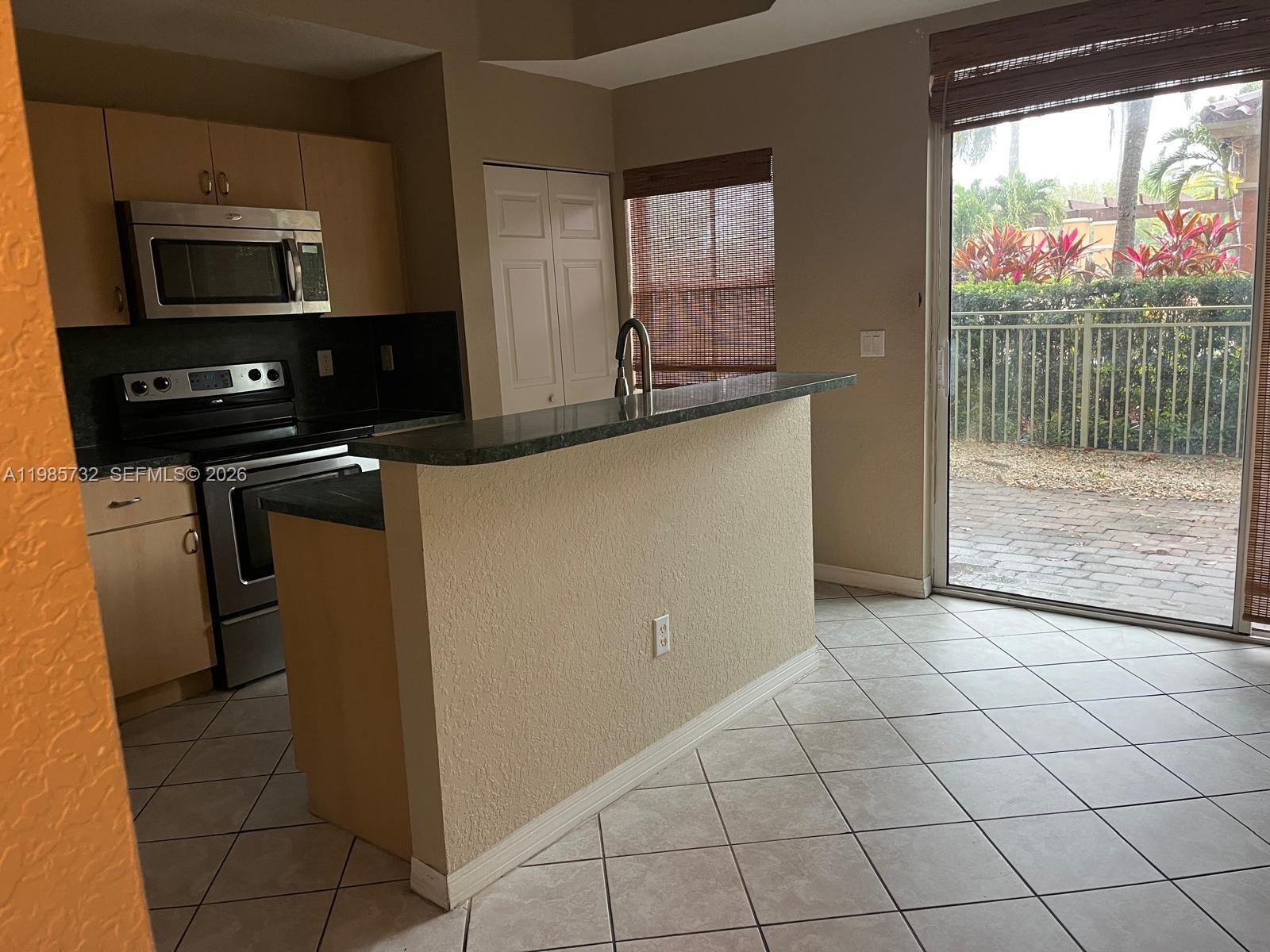 VILLAS AT HARBOR ISLES CO - Residential Lease