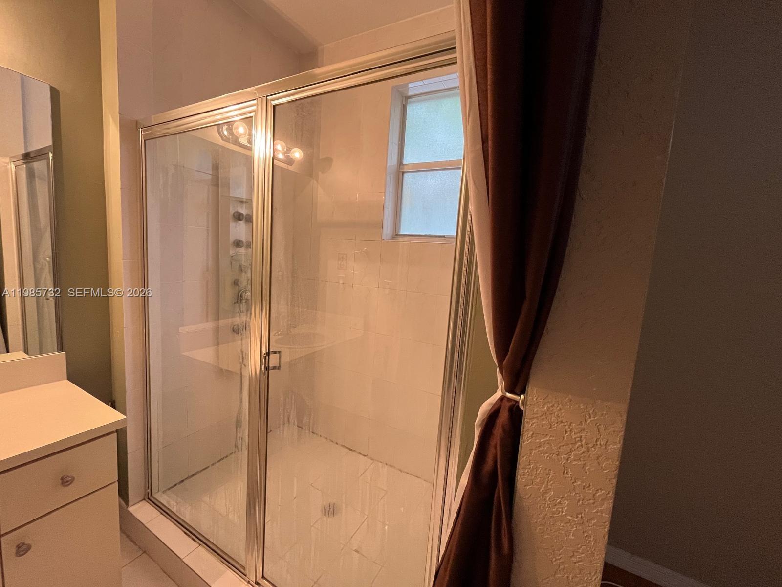 VILLAS AT HARBOR ISLES CO - Residential Lease