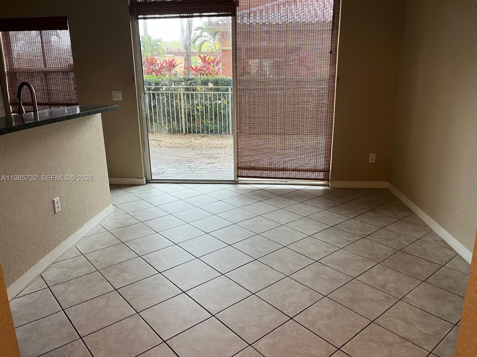 VILLAS AT HARBOR ISLES CO - Residential Lease