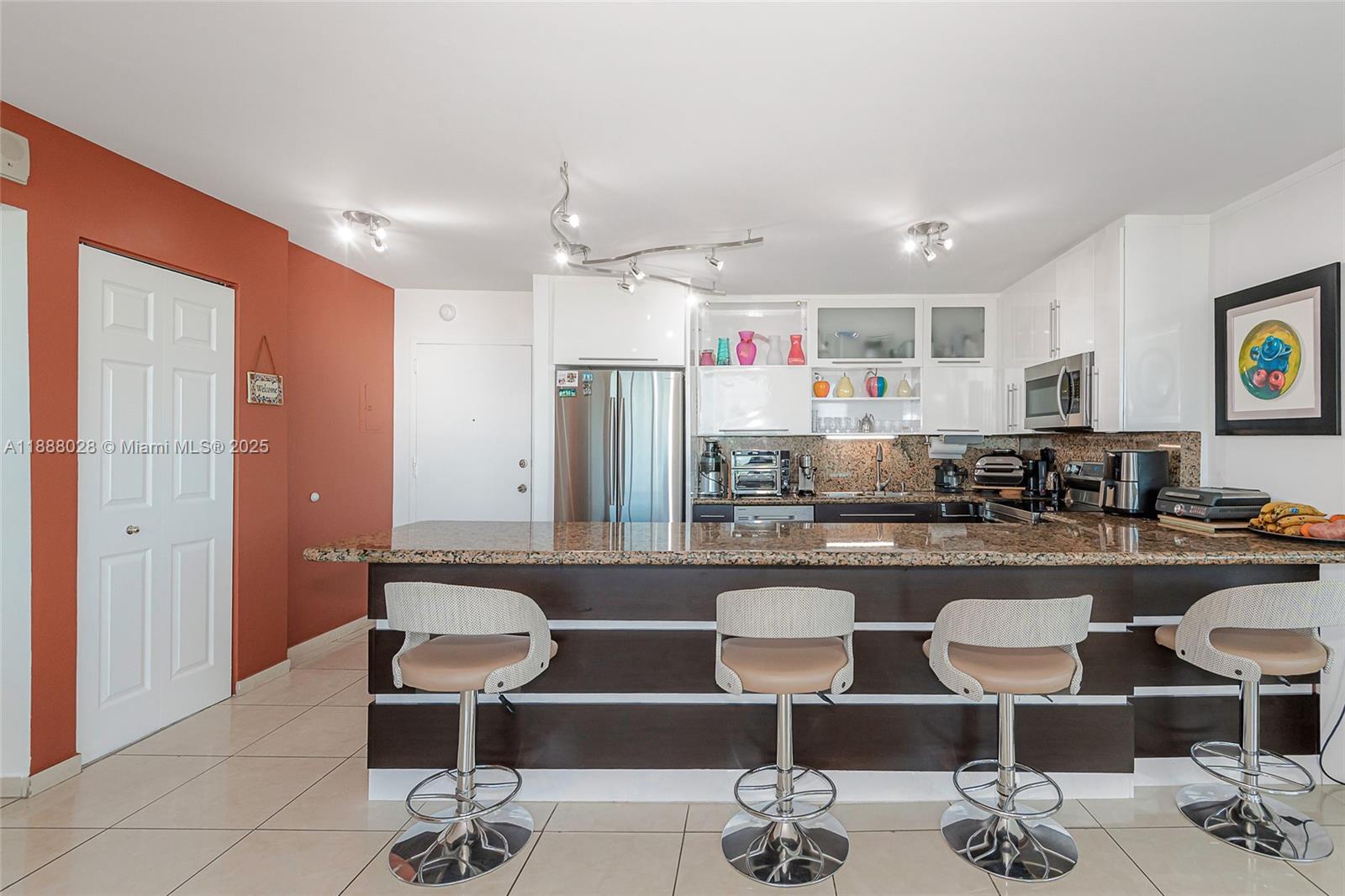 BURLEIGH HOUSE CONDO - Residential