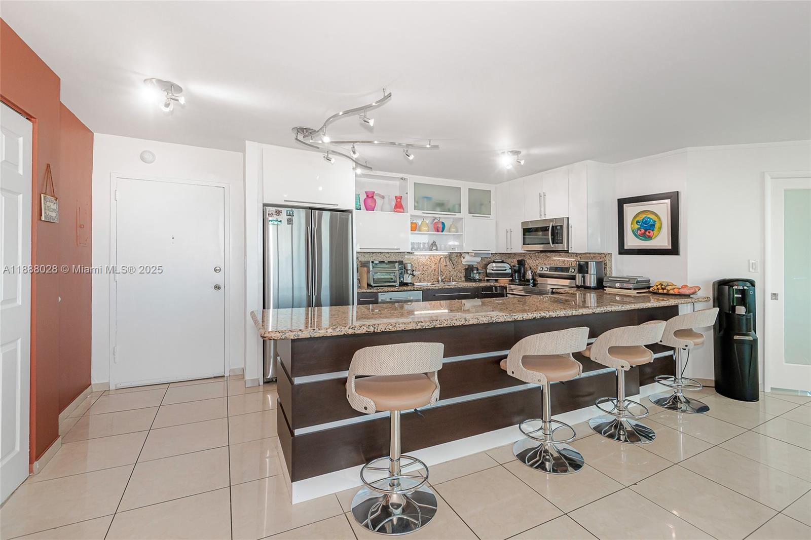 BURLEIGH HOUSE CONDO - Residential
