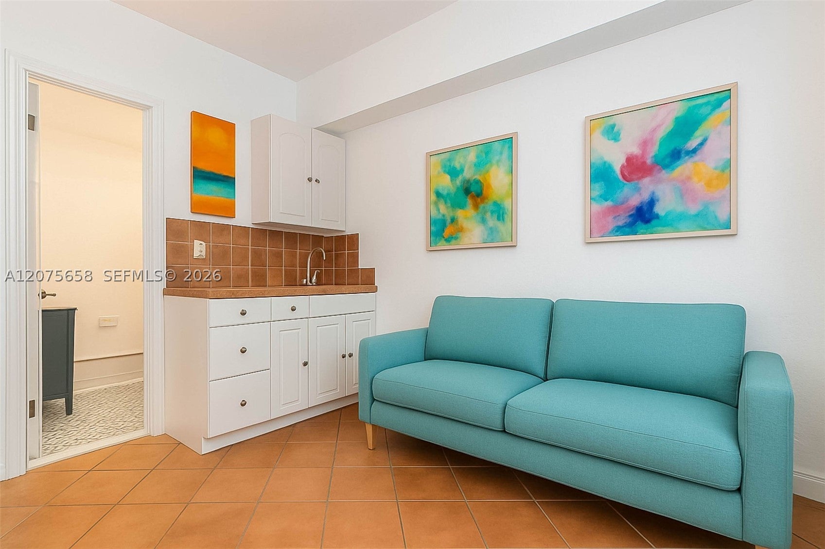 255 W 24th St 208