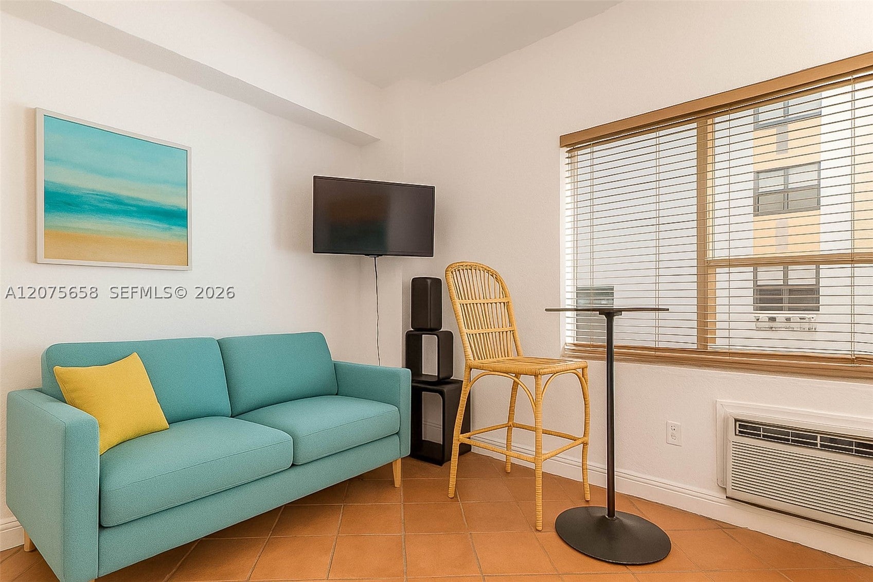 255 W 24th St 208