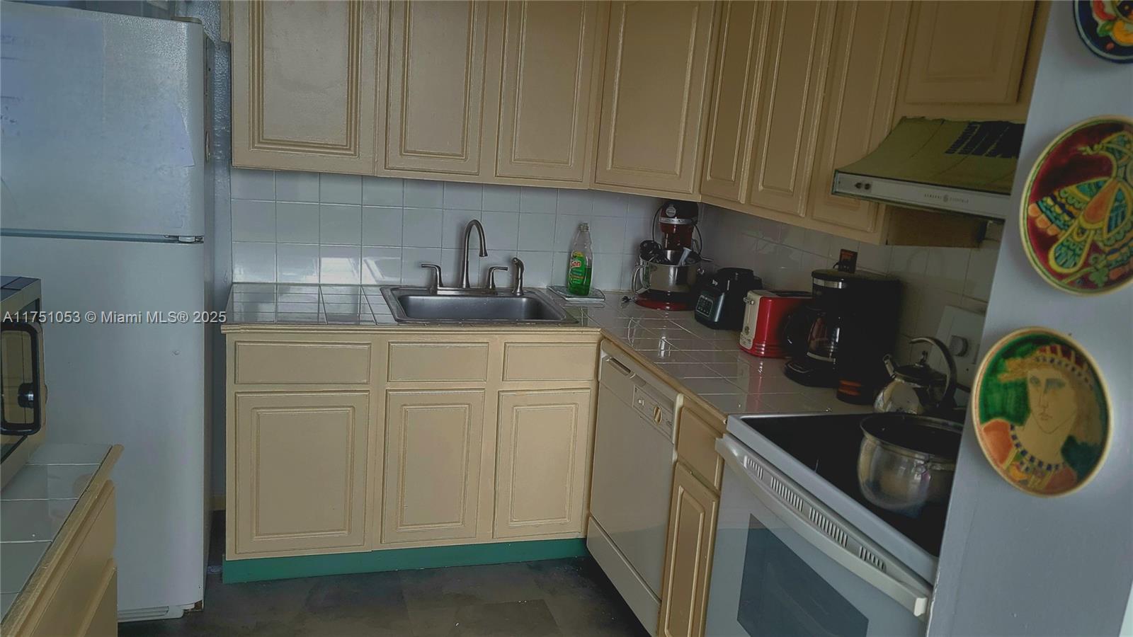 ANDOR PLAZA CONDO - Residential