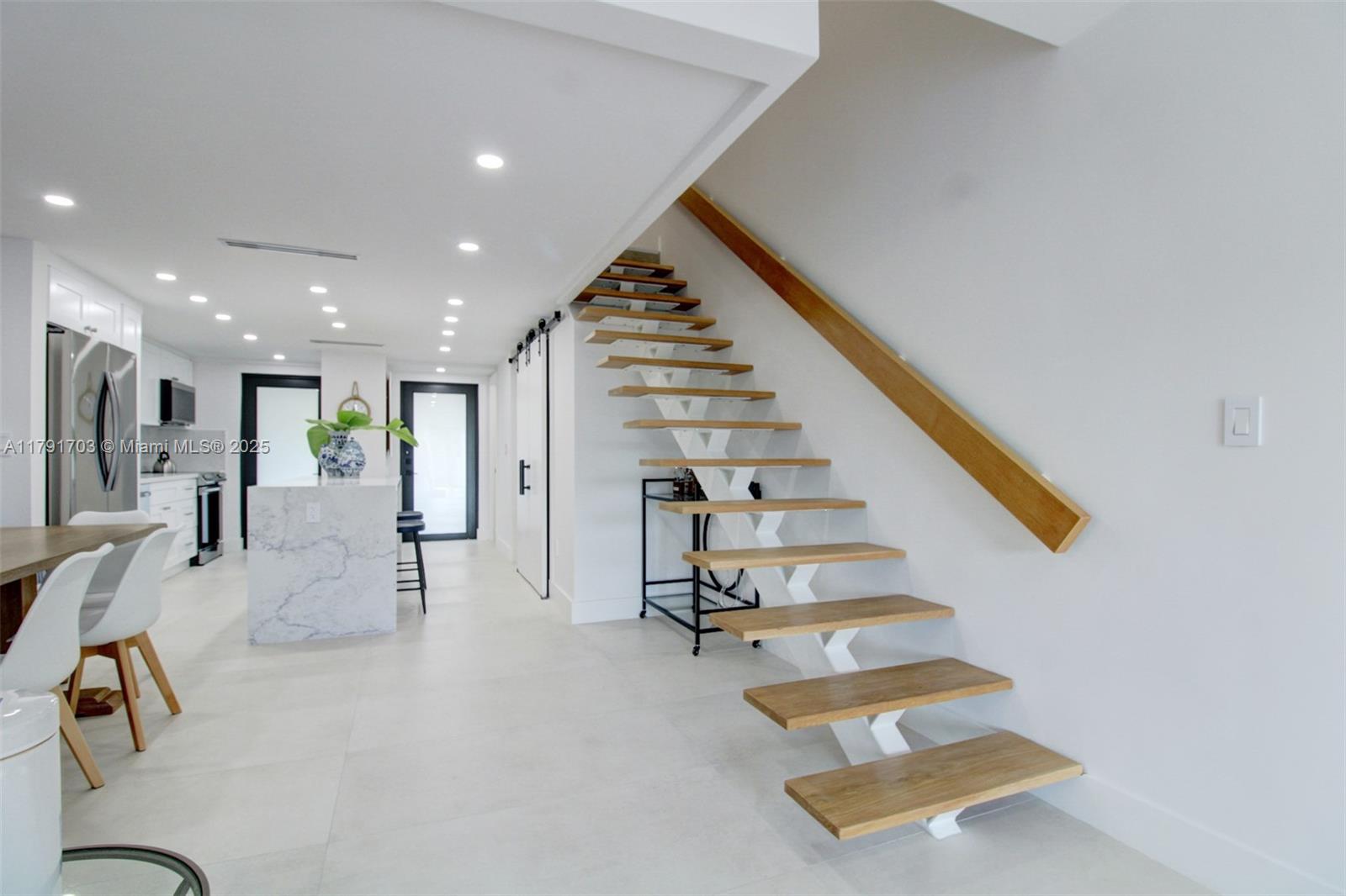 6901 Edgewater Dr 321