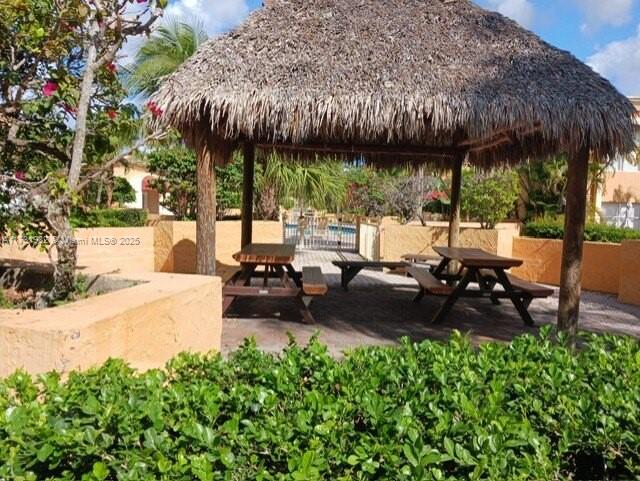 VENETIAN GARDENS AT COUNT - Residential