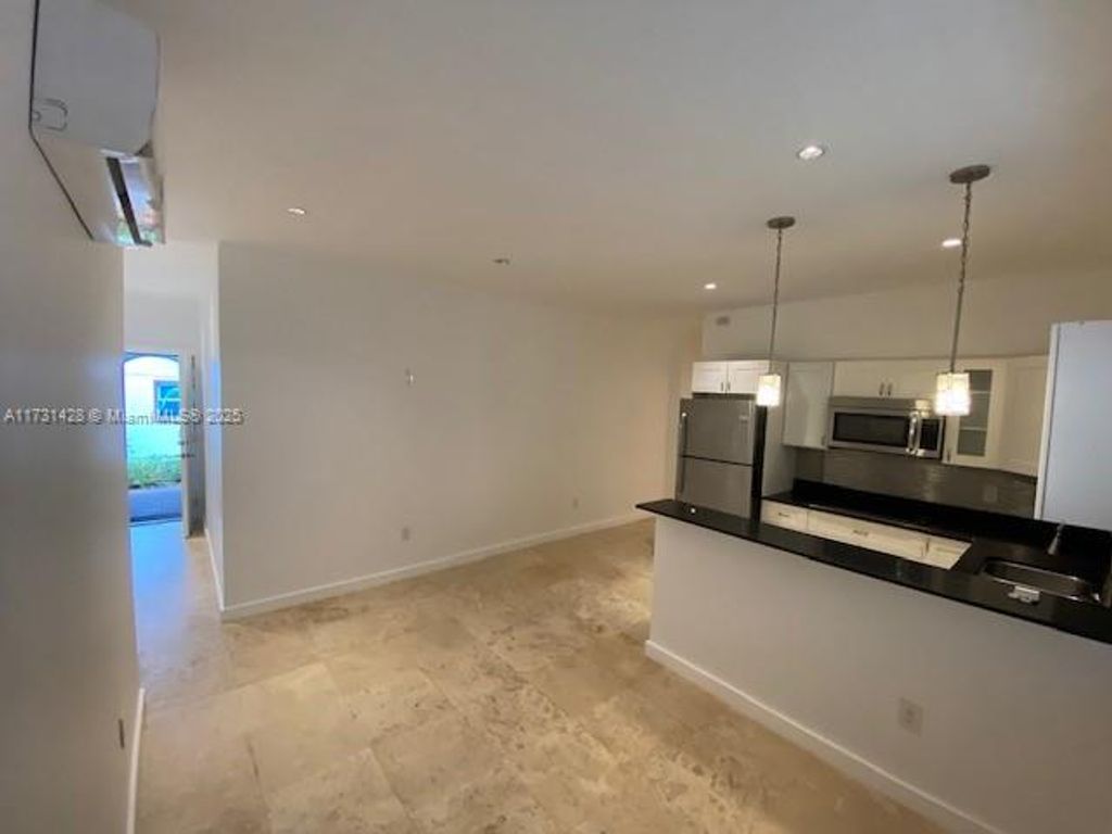 Photo of 905 SE 2nd Ct #D, Fort Lauderdale, FL 33301 (MLS # A11731428)