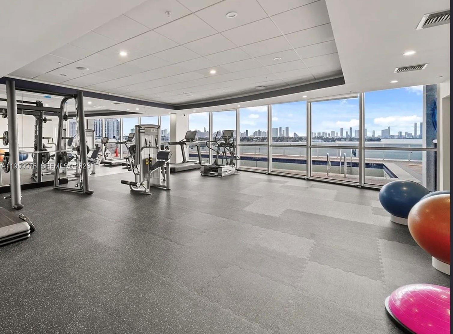 SUNSET HARBOUR NORTH COND - Residential