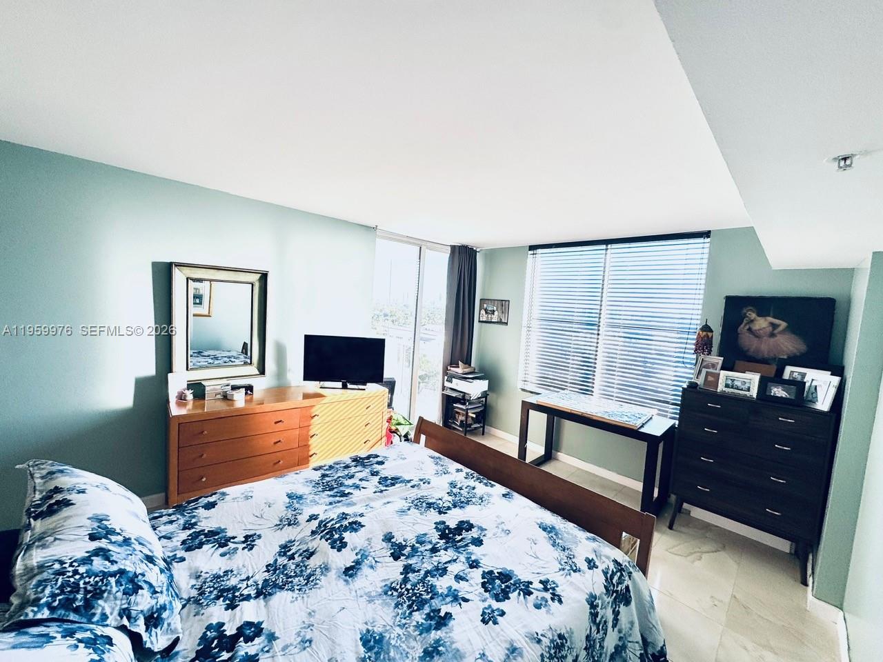 SUNSET HARBOUR NORTH COND - Residential