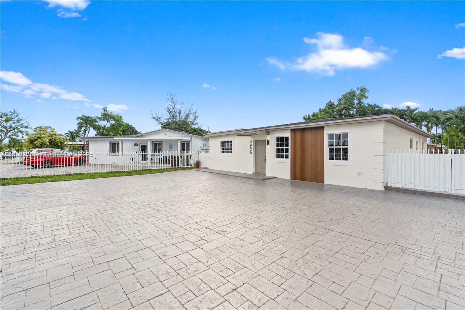 View photos, virtual tours, details... 200 E 60th St