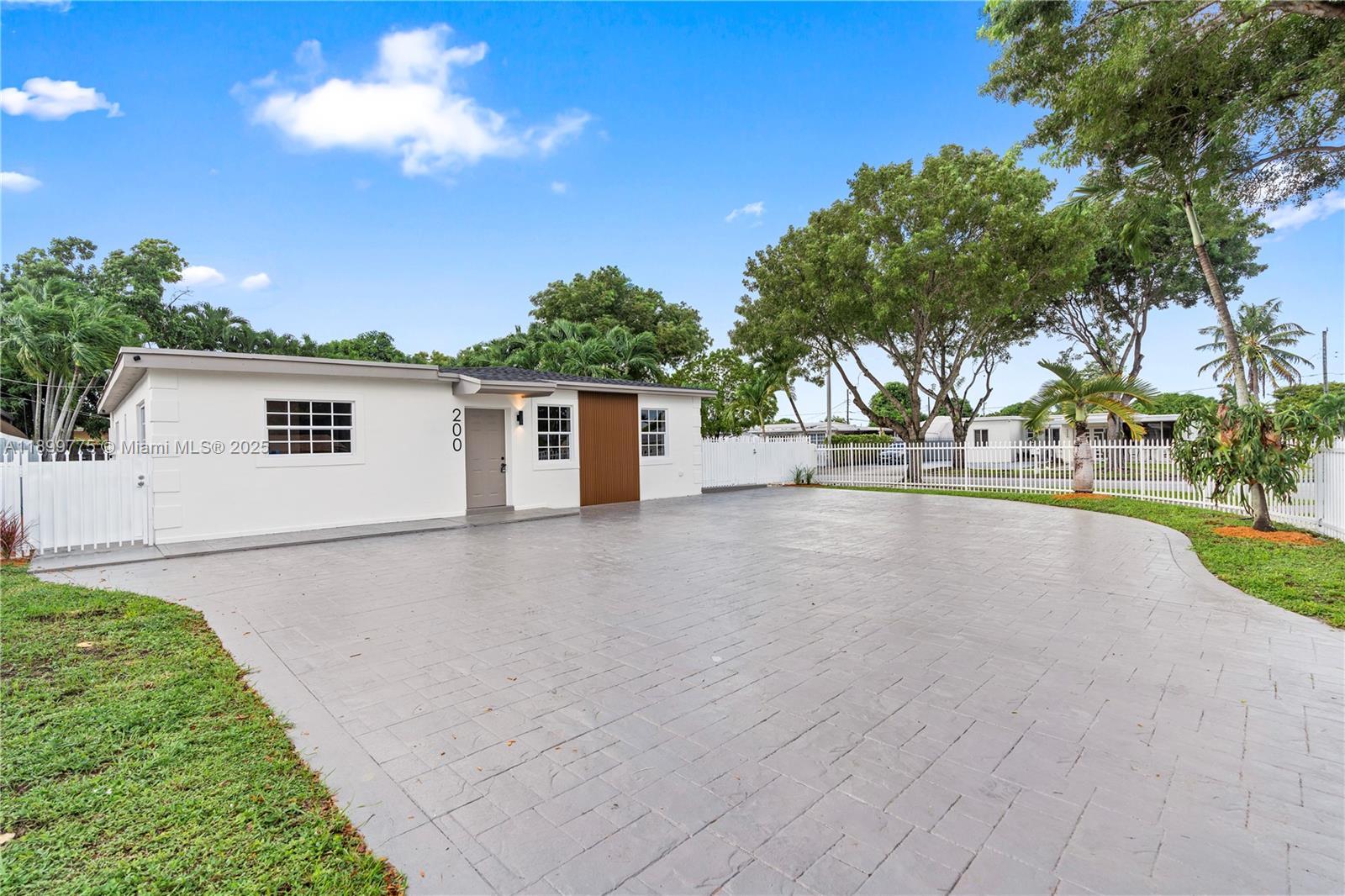 View photos, virtual tours, details... 200 E 60th St