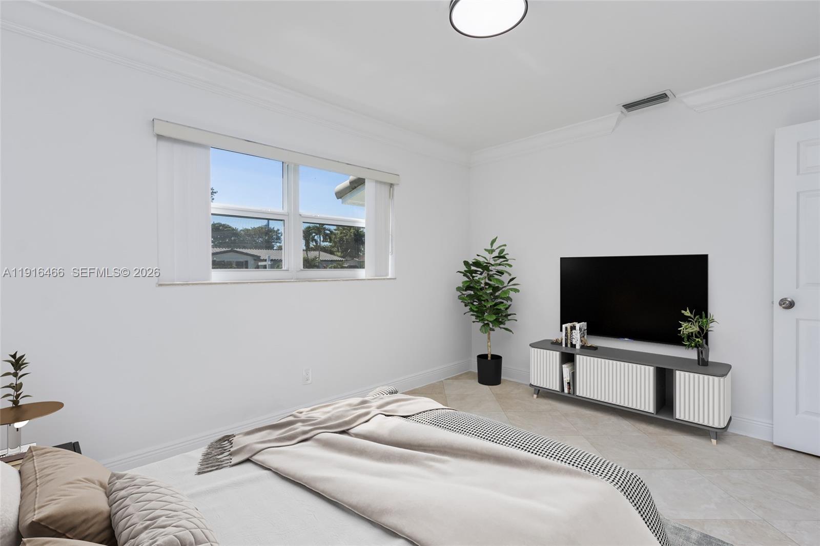 HOLLYWOOD HILLS - Residential