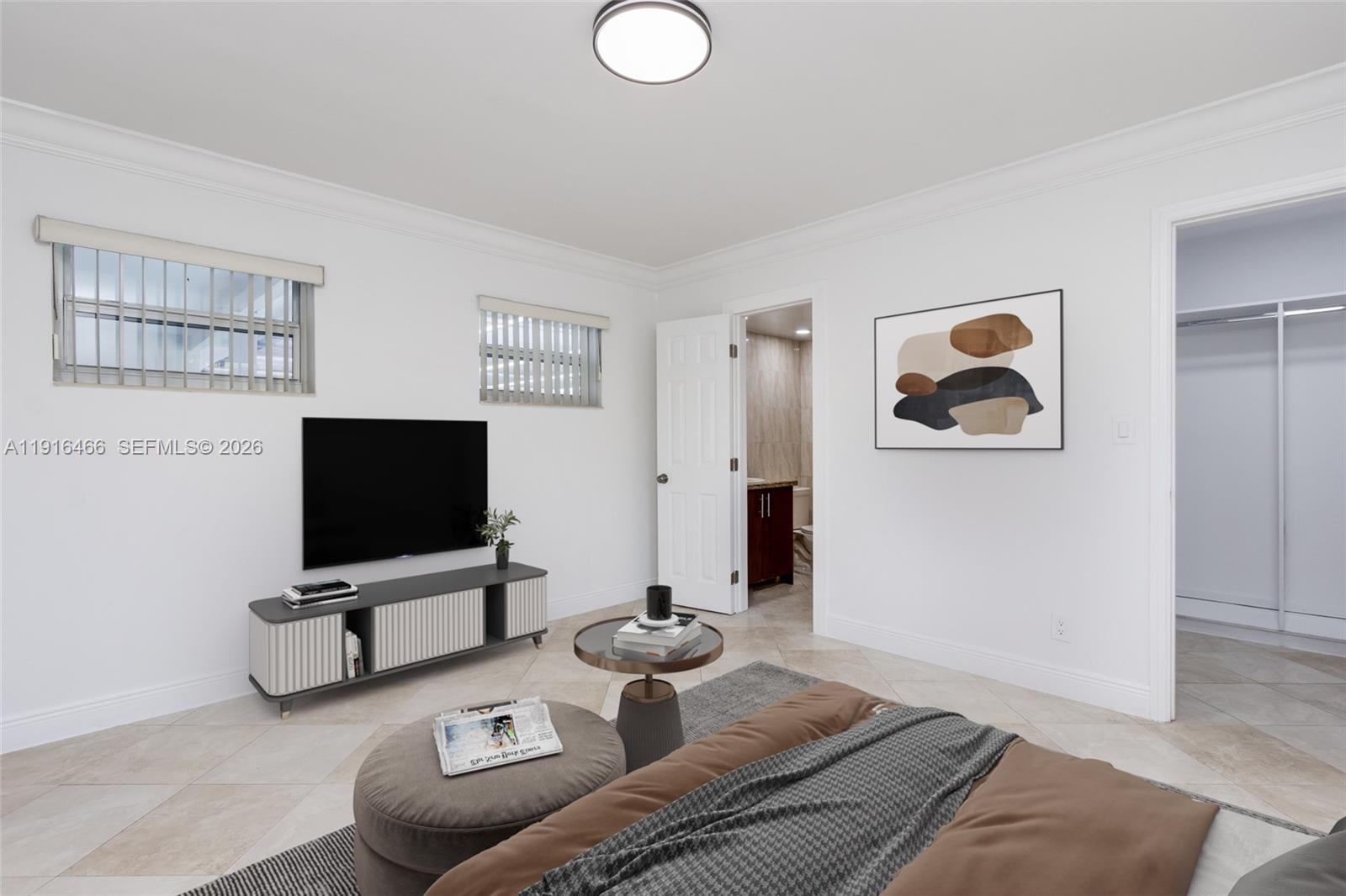 HOLLYWOOD HILLS - Residential