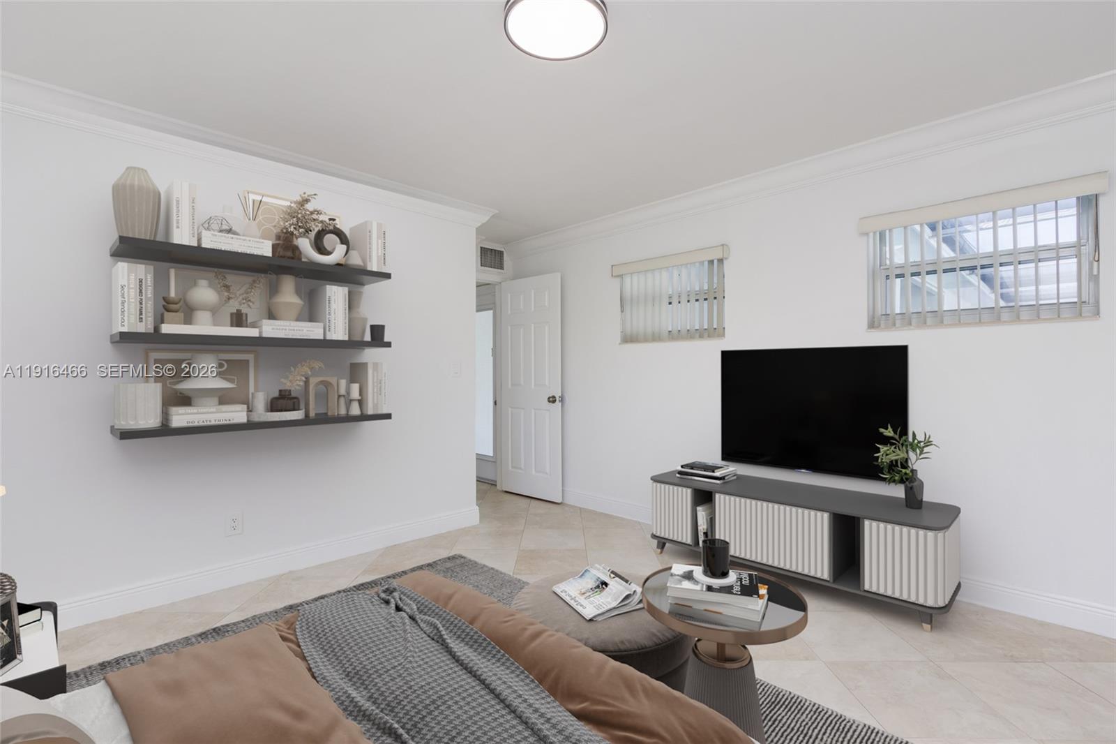 HOLLYWOOD HILLS - Residential