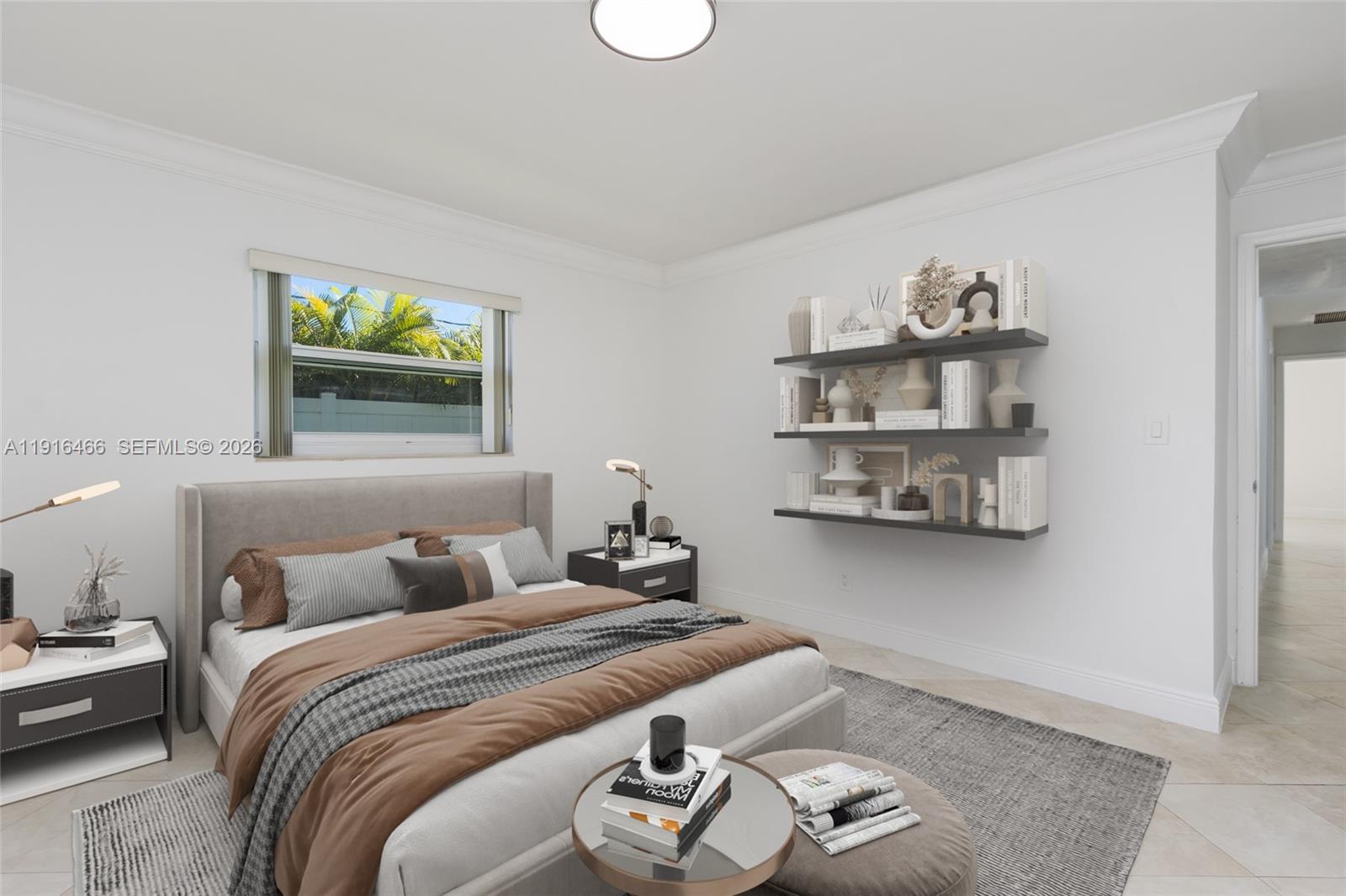 HOLLYWOOD HILLS - Residential