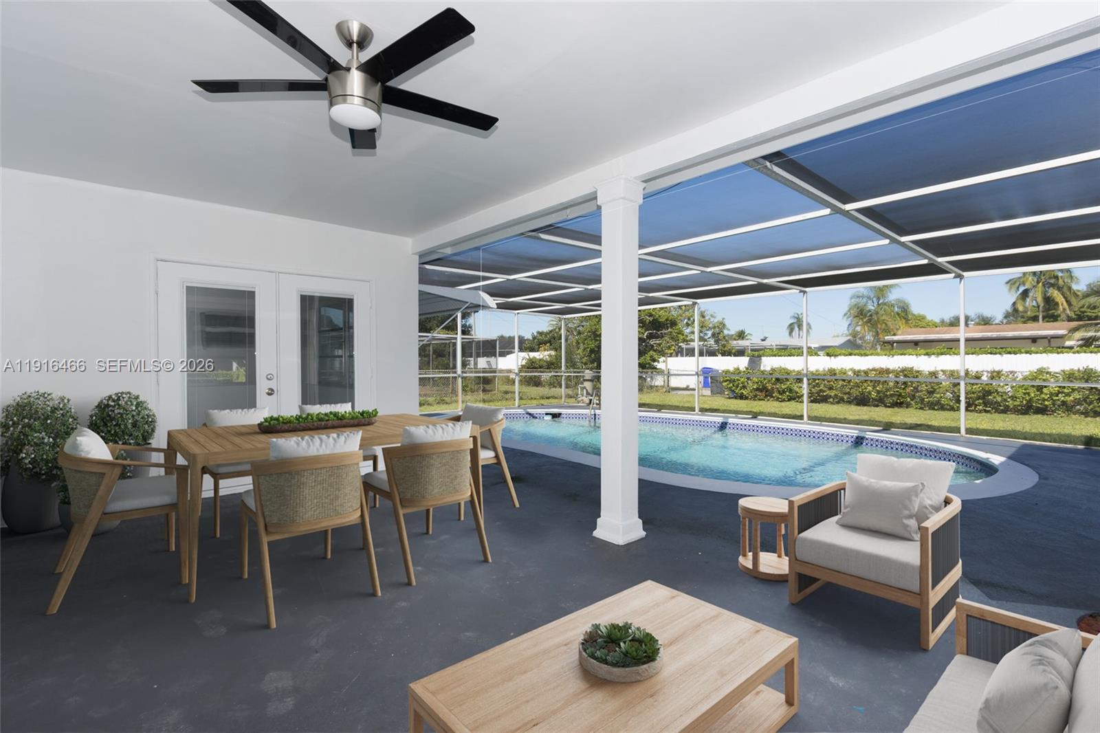 HOLLYWOOD HILLS - Residential