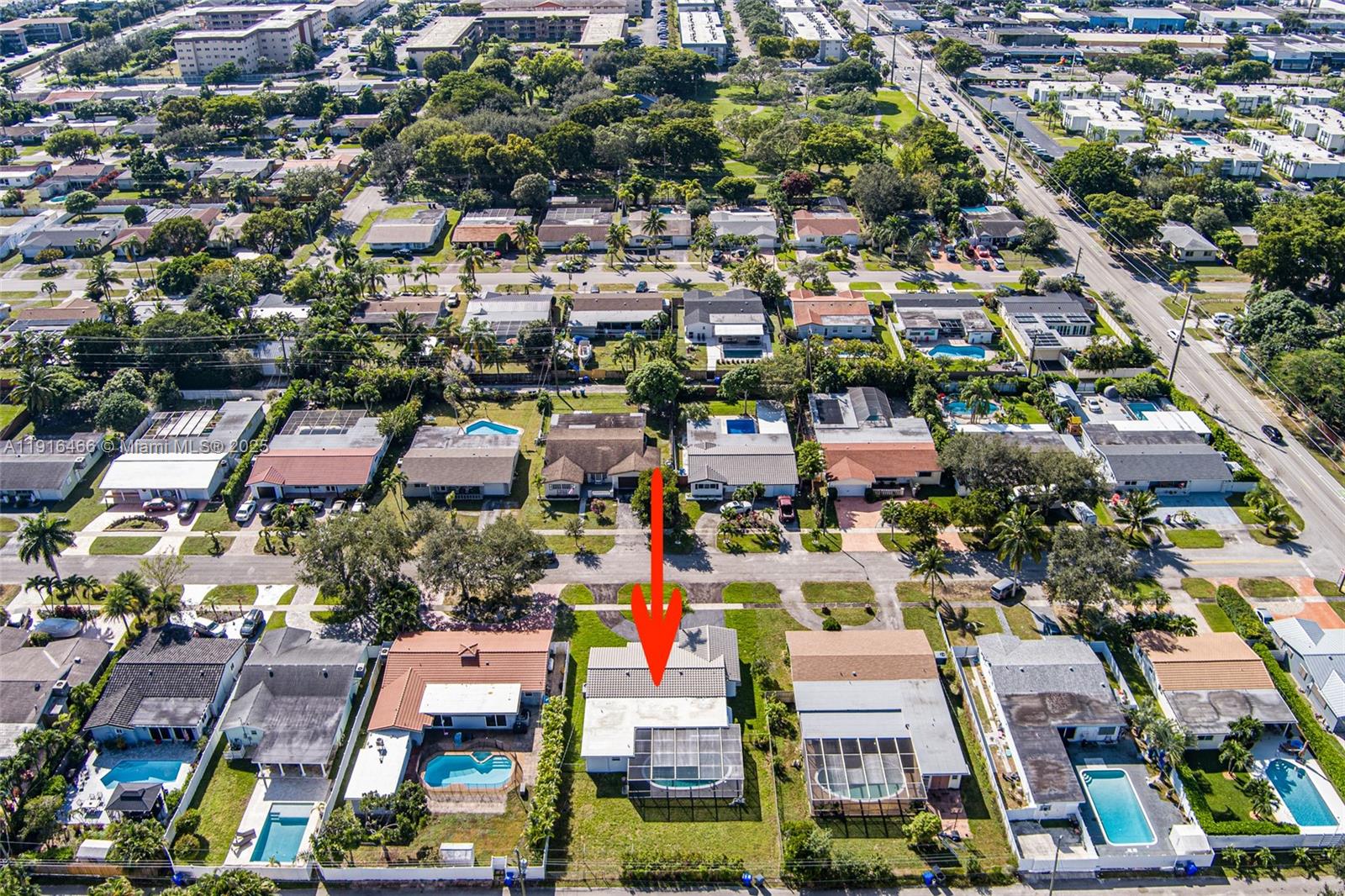 HOLLYWOOD HILLS - Residential