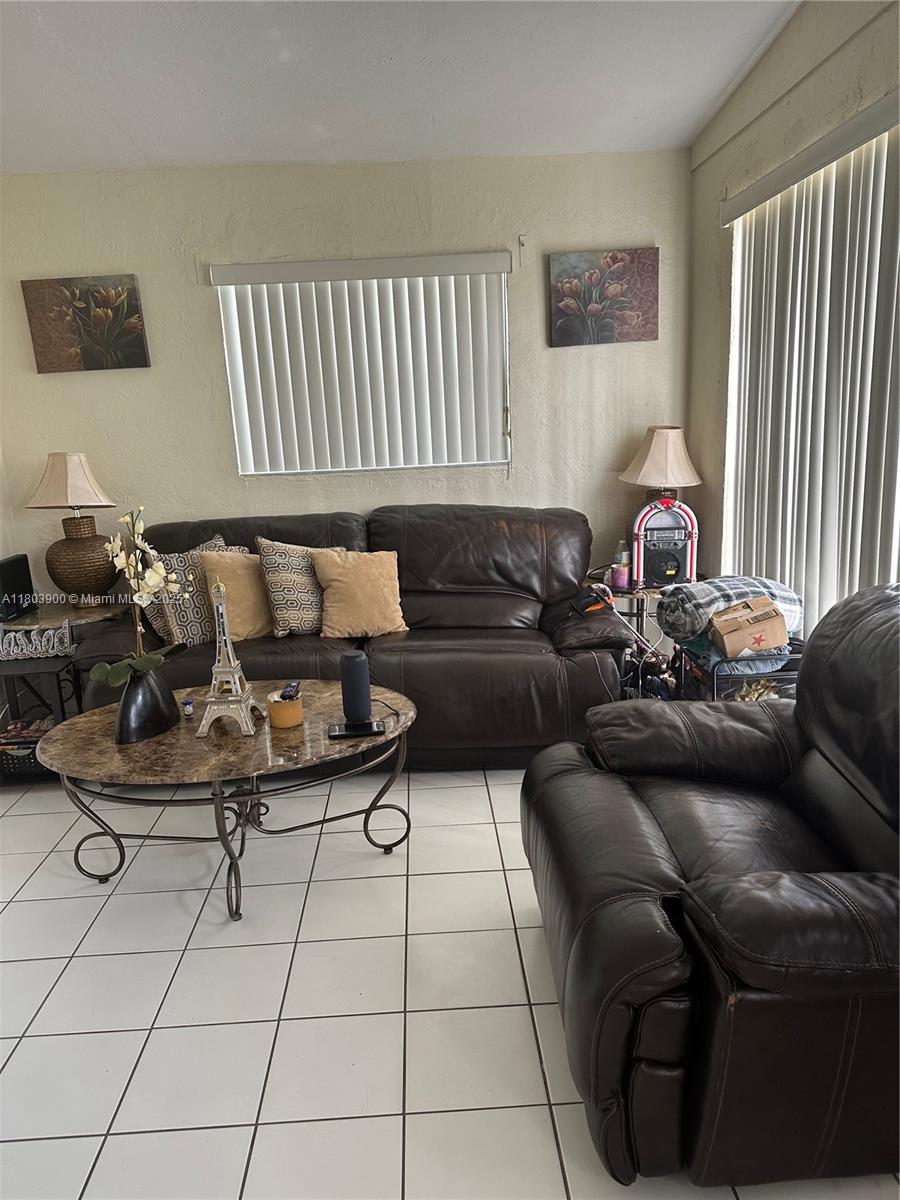 LINCOLN ESTS - Residential