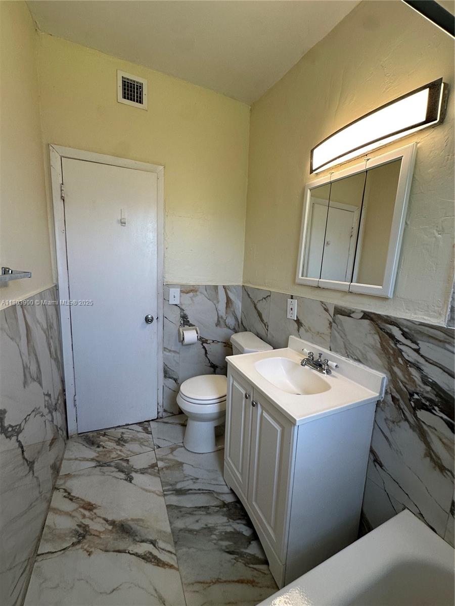 LINCOLN ESTS - Residential