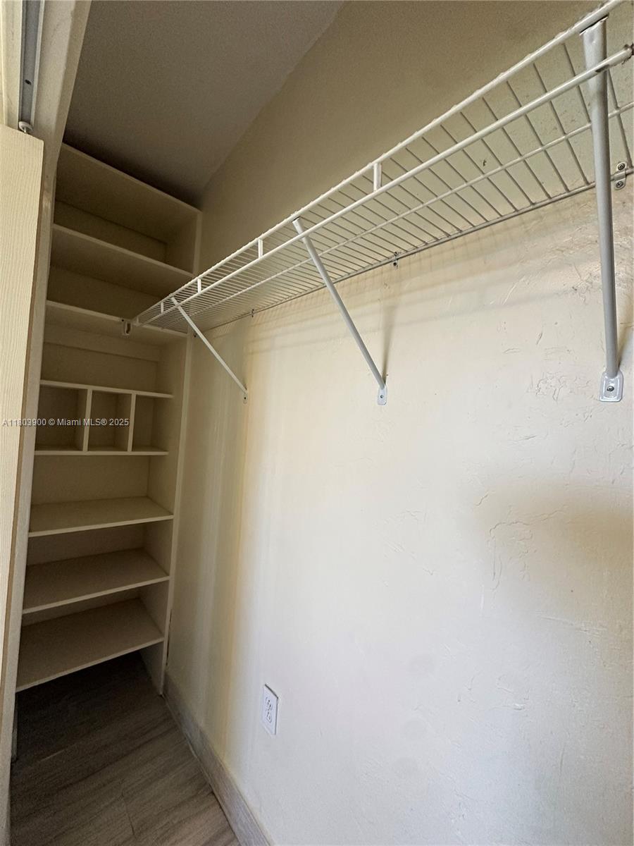 LINCOLN ESTS - Residential