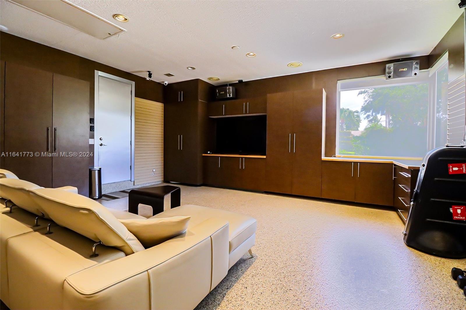 WINDMILL RANCHES - Residential