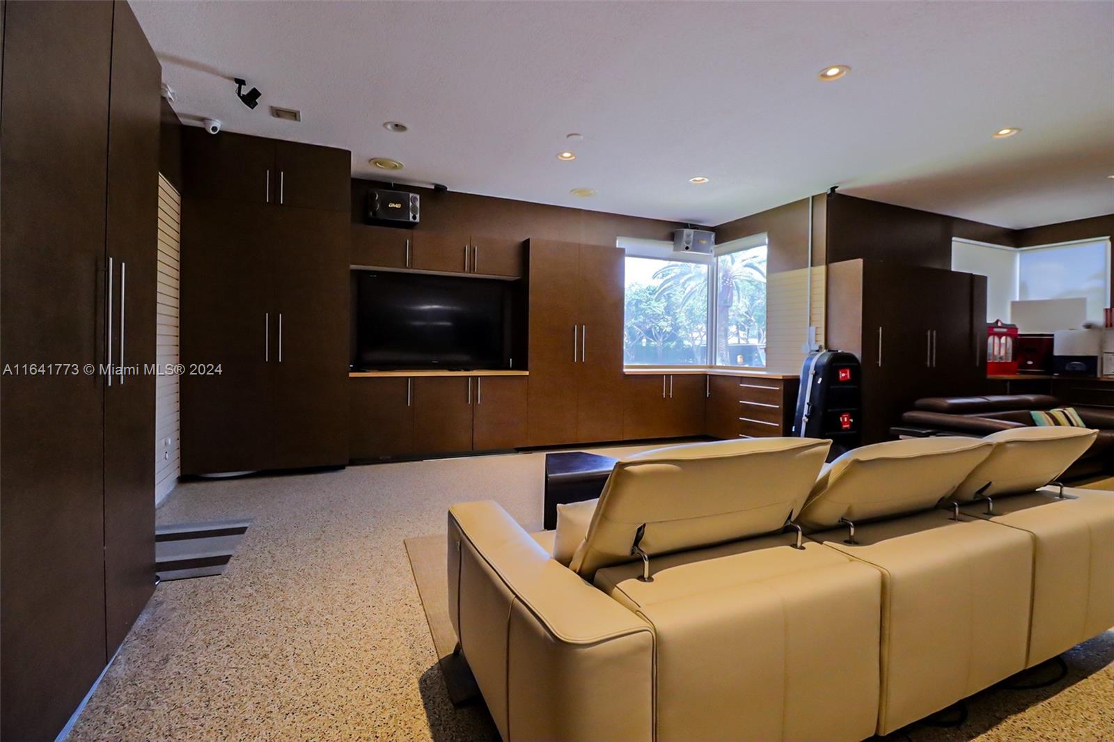 WINDMILL RANCHES - Residential