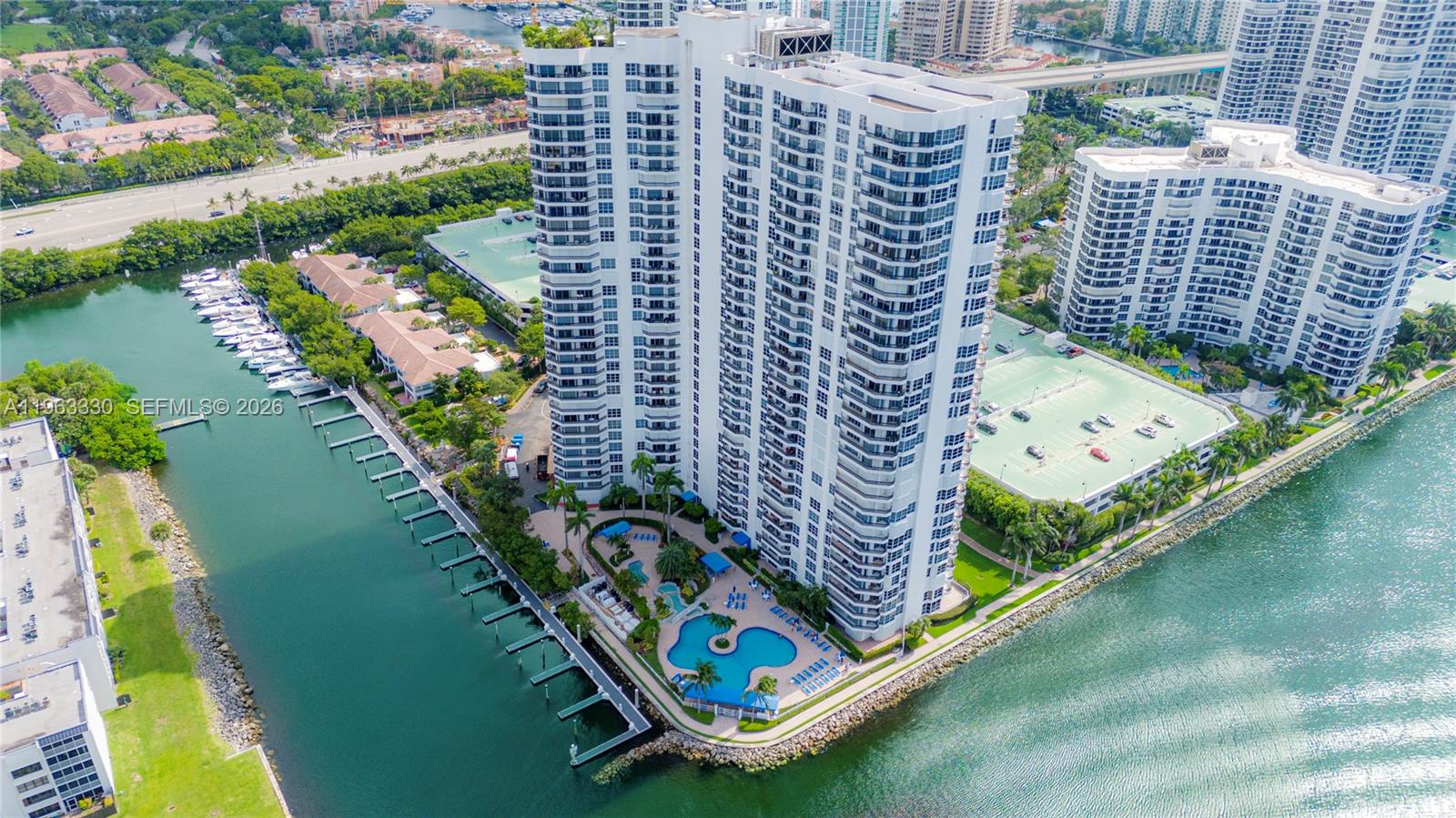 MYSTIC POINTE TOWER 500 C - Residential