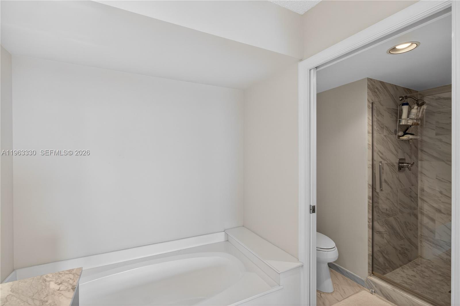 MYSTIC POINTE TOWER 500 C - Residential