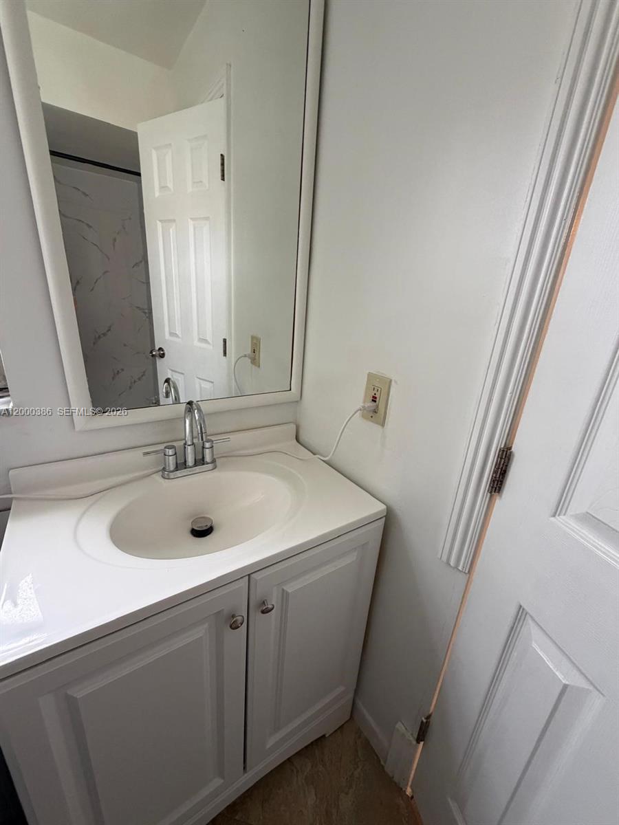 MEADOWBROOK TOWERS CONDO - Residential Lease