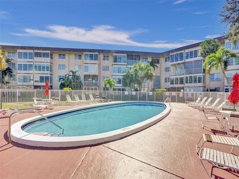 A home in Lauderdale Lakes