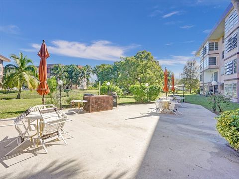 A home in Lauderdale Lakes