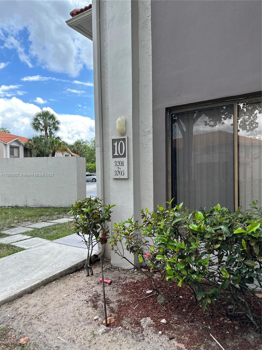 CORAL SPRINGS , 2 BEDROOMS 2 BATH UNIT IN THE SECOND FLOOR.,PRIVATE ENTRANCE. UPDATED AND READY TO READY TO MOVE, . TILES AND LAMINATED FLOORS- OPEN CONCEPT KITCHEN - GRANITE COUNTER TOPS , SS APPLIANCES-WASHER/DRYER IN THE UNIT. BALCONY WITH EXTRA STORAGE. GREAT COMMUNITY WITH POOL . CLOSE TO SHOPPINGS AND RESTAURANTS