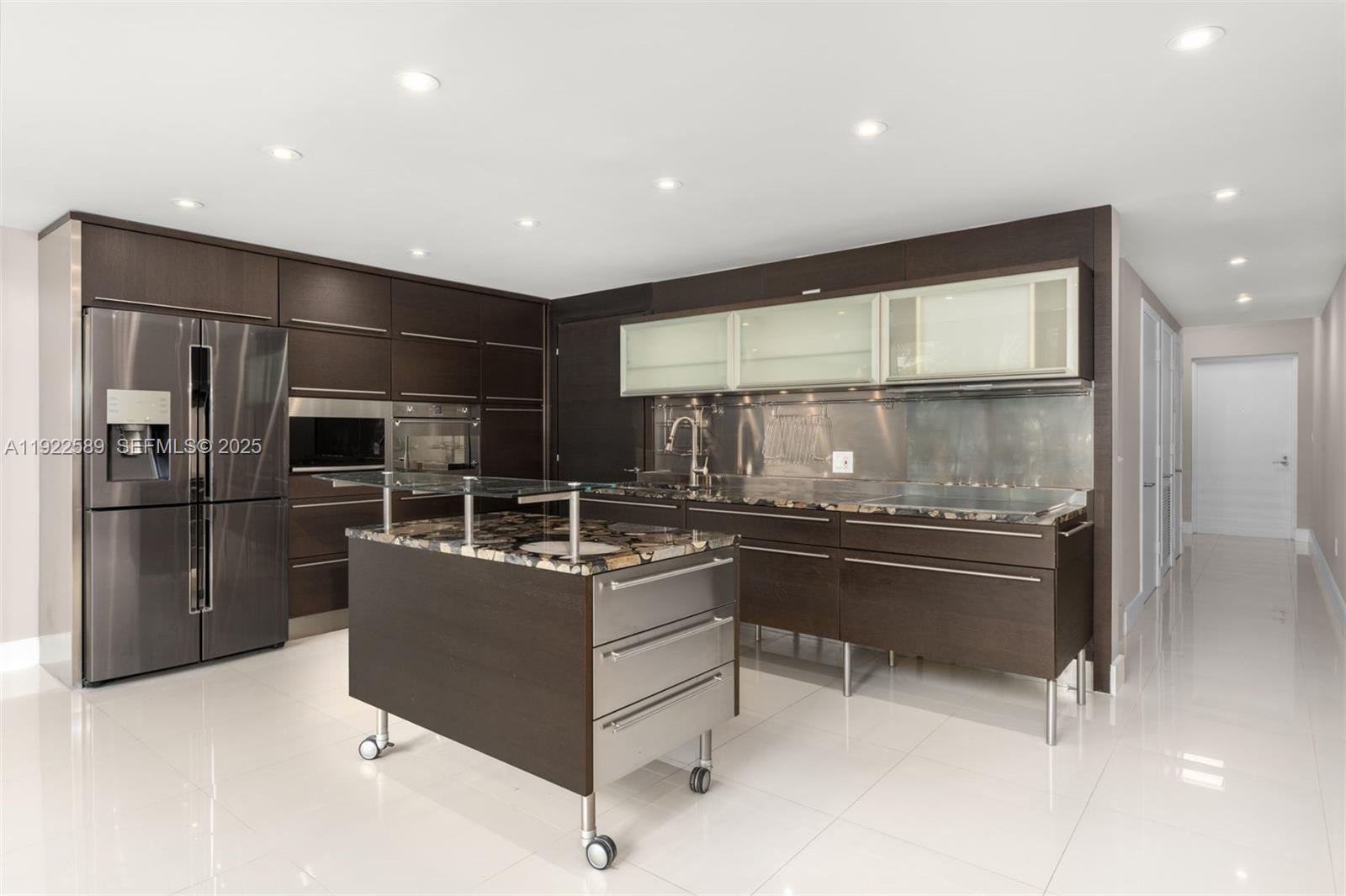 6000 Collins Ave 330