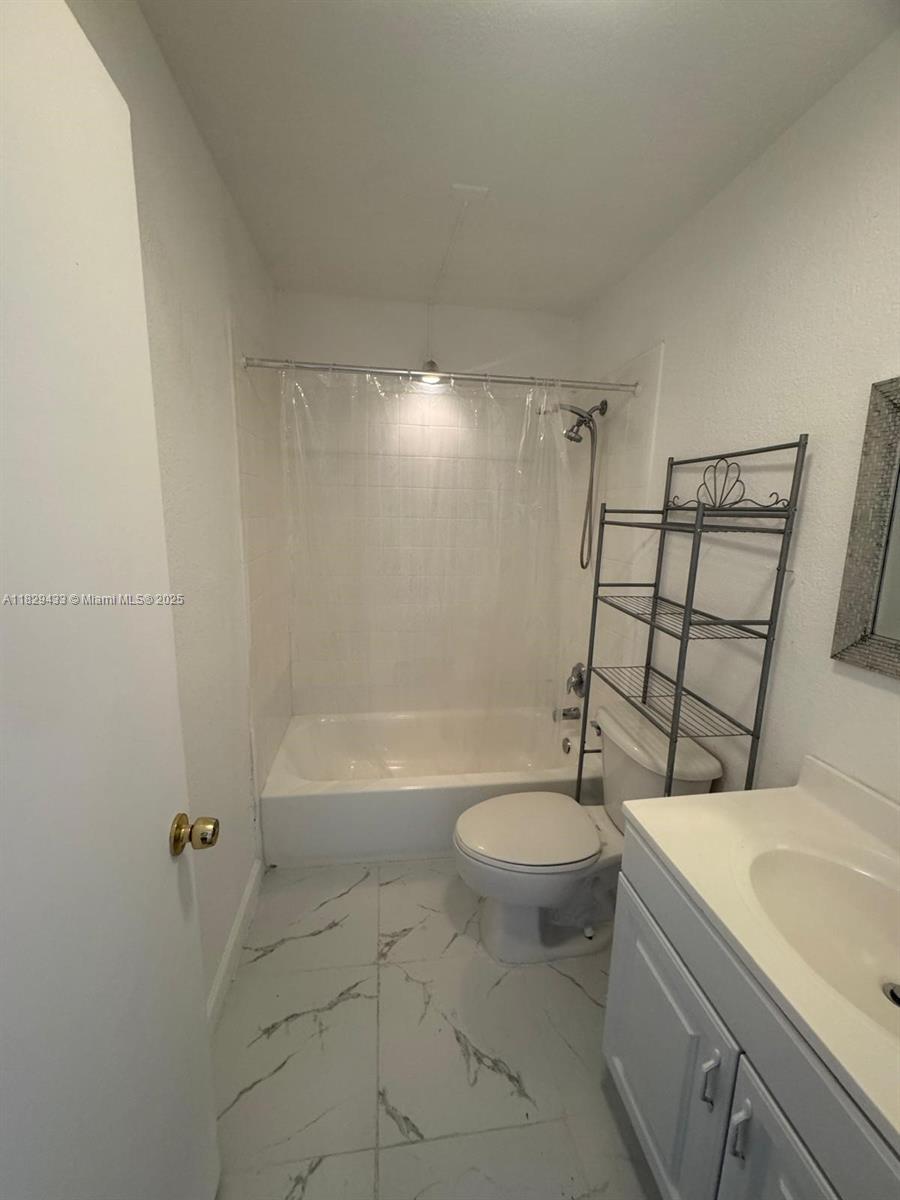 4820 NW 9th Dr 4820