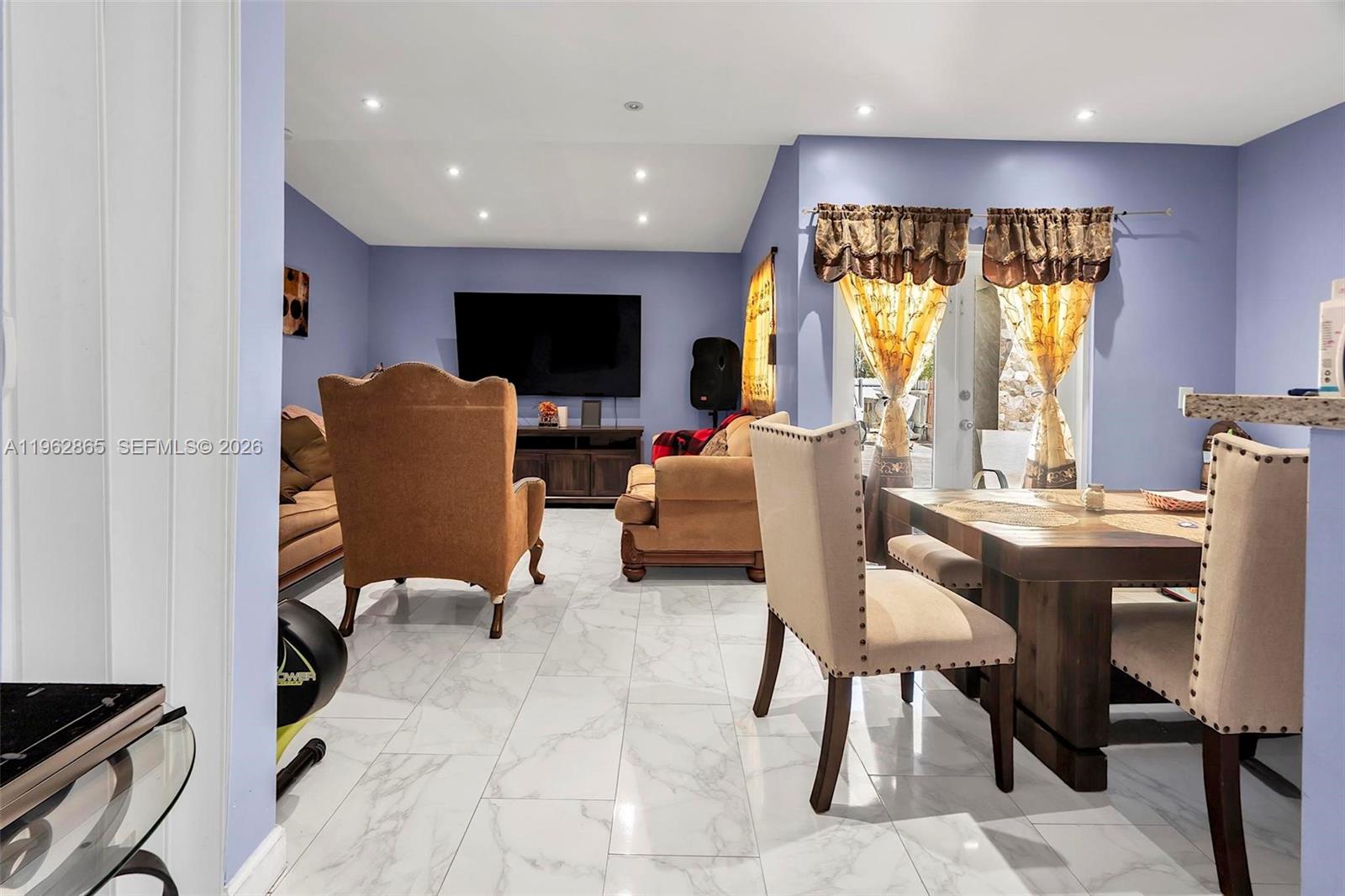 SOUTH MIAMI LAKES - Residential