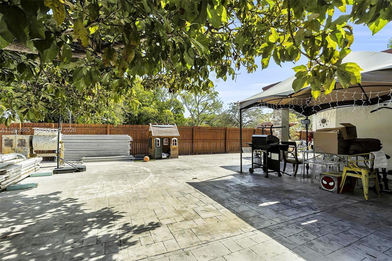 SOUTH MIAMI LAKES - Residential