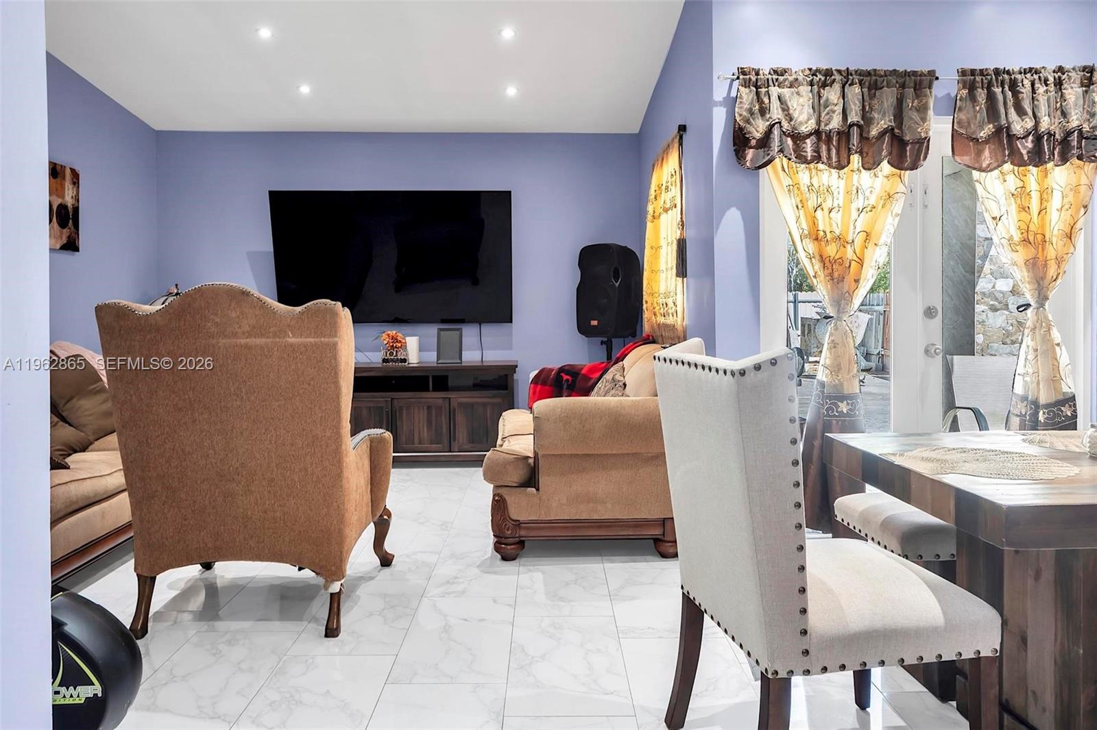 SOUTH MIAMI LAKES - Residential