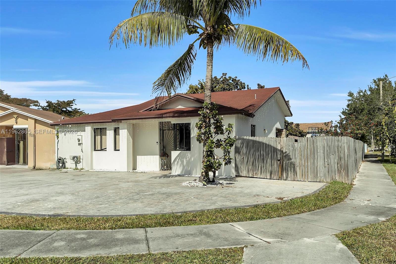 SOUTH MIAMI LAKES - Residential