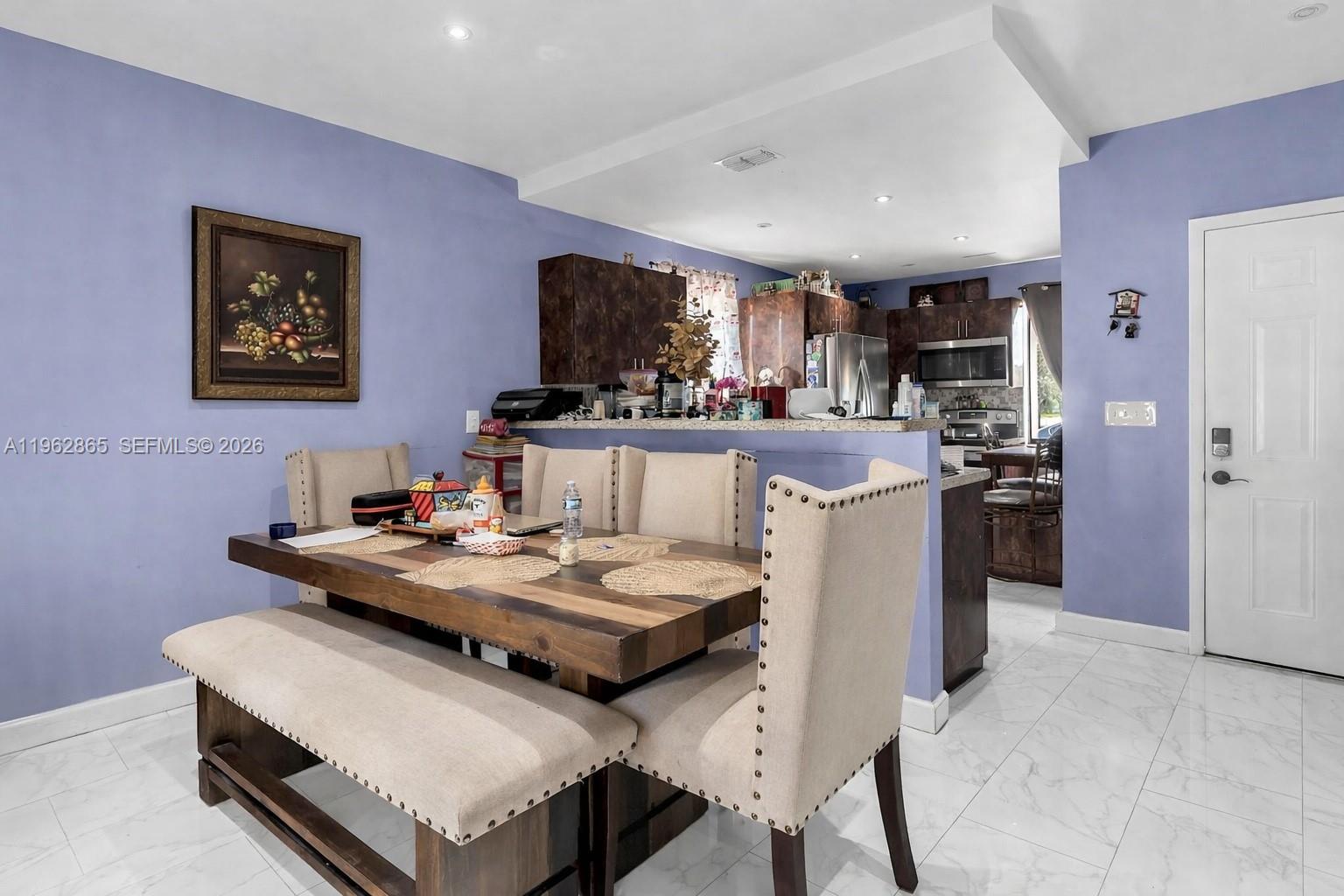 SOUTH MIAMI LAKES - Residential