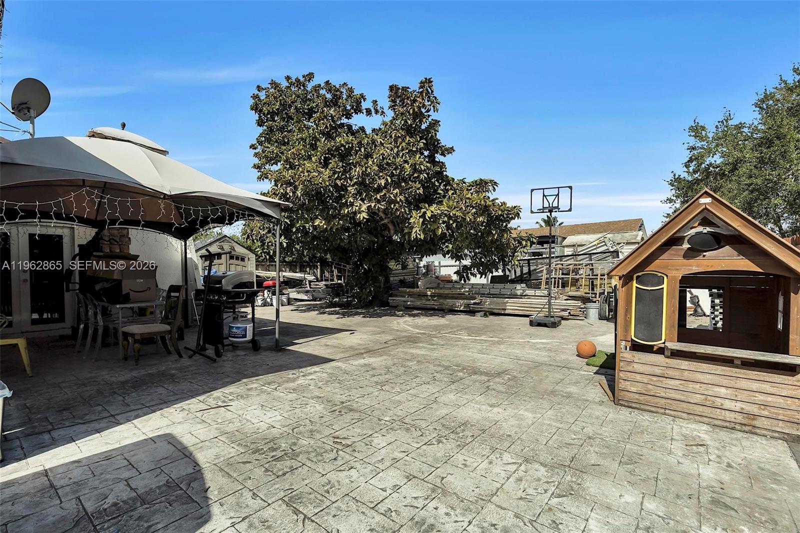 SOUTH MIAMI LAKES - Residential