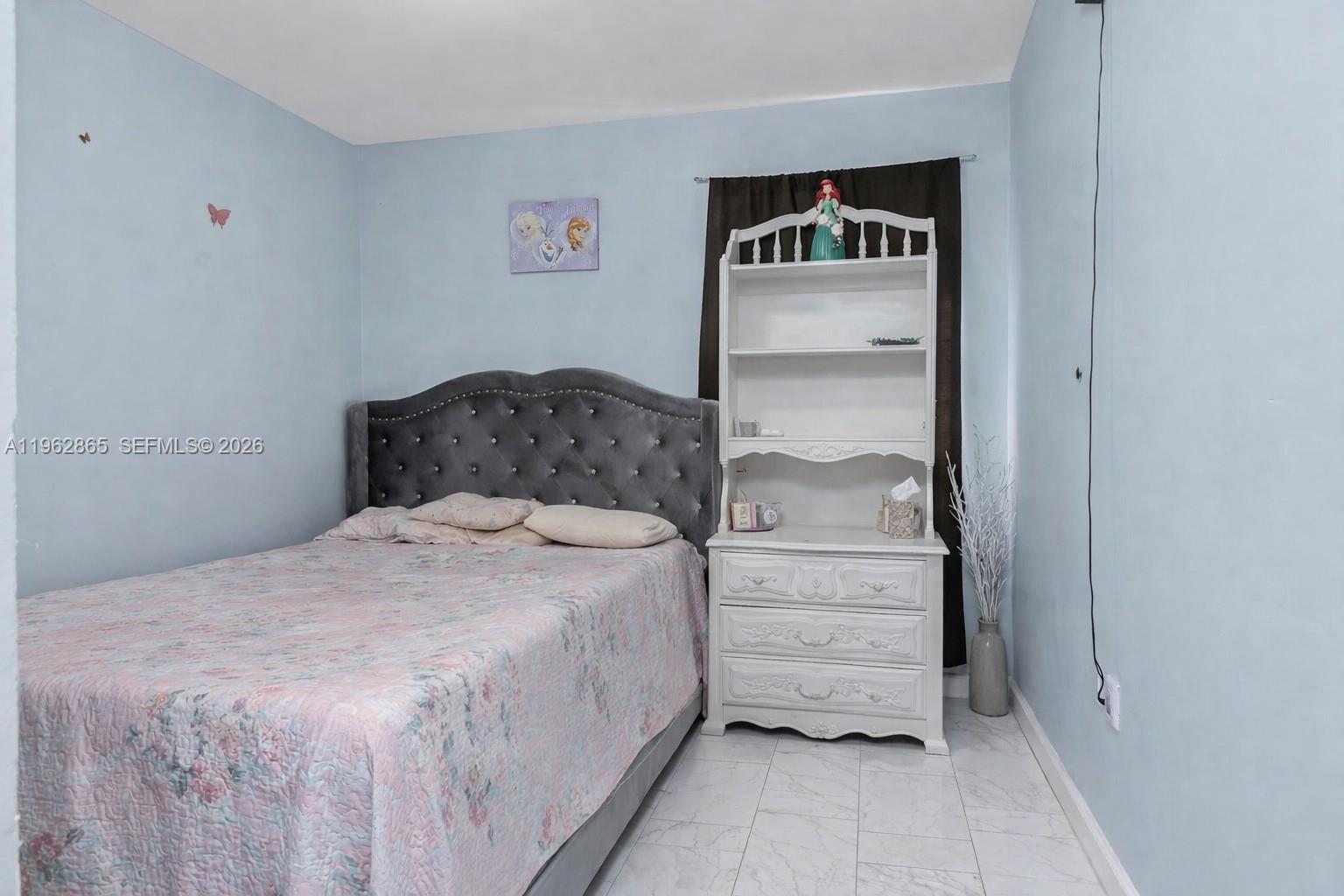 SOUTH MIAMI LAKES - Residential