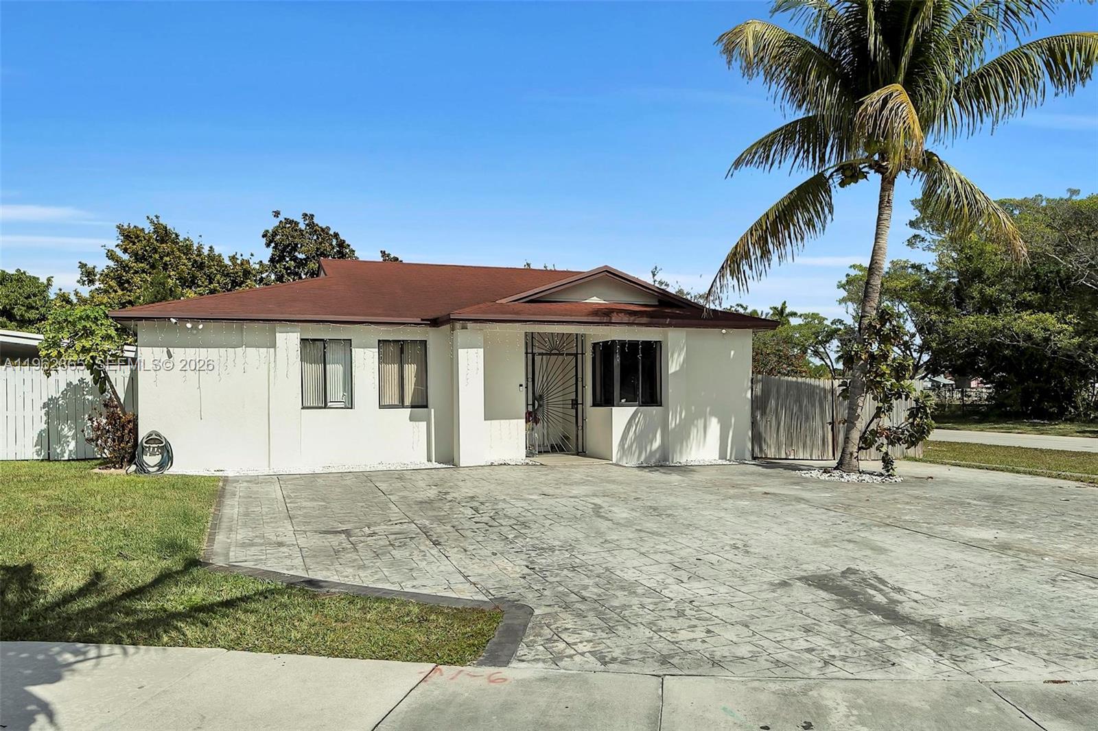 SOUTH MIAMI LAKES - Residential